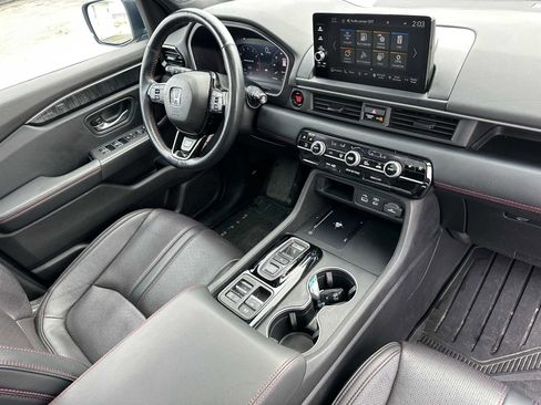 Used 2025 Honda Pilot Black Edition image 10