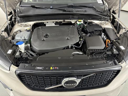 Used 2024 Volvo XC40 B5 Core image 44