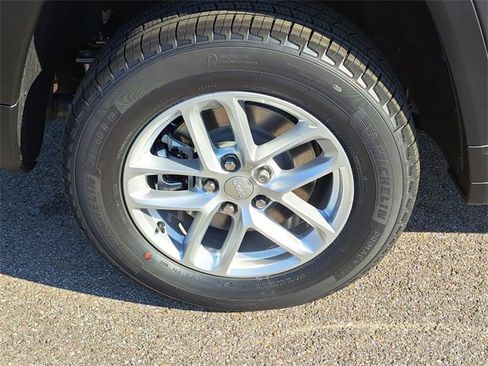 New 2025 Jeep Grand Cherokee L Laredo w/ Luxury Tech Group I image 5