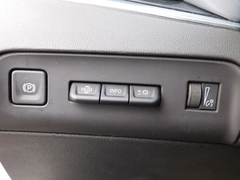 Used 2024 Buick Enclave Premium image 25