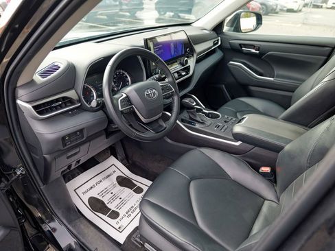 Used 2023 Toyota Highlander XLE AWD/4WD image 16
