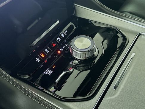 New 2025 Jeep Wagoneer Series II image 12