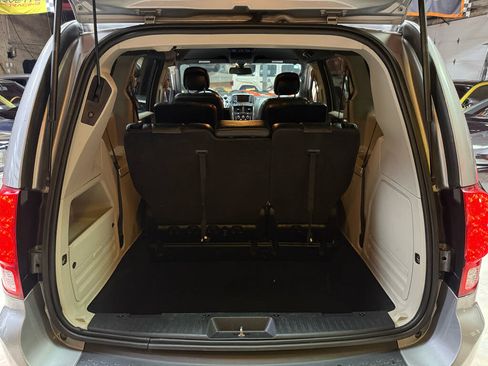 Used 2018 Dodge Grand Caravan SXT FWD image 31
