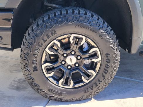 Used 2025 Chevrolet Silverado 1500 ZR2 w/ Technology Package AWD/4WD image 9