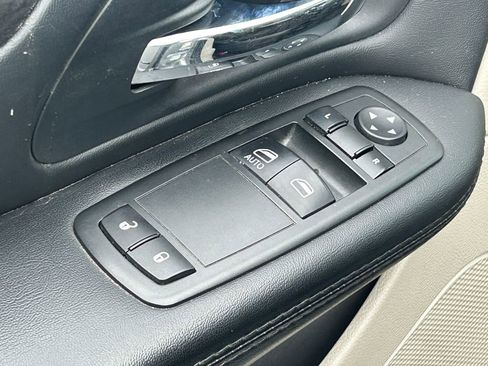 Used 2015 Dodge Grand Caravan SE image 24