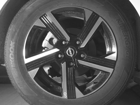 Used 2025 Nissan Sentra SV image 15