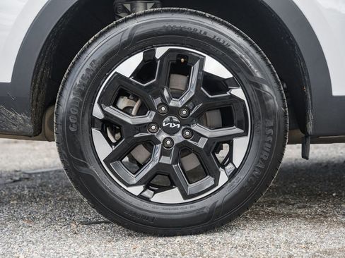 Used 2024 Kia Sorento S image 16