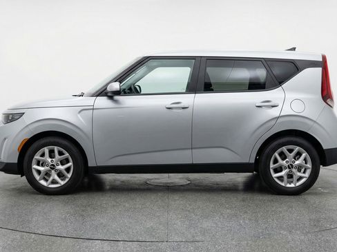 Used 2025 Kia Soul LX w/ LX Technology Package image 5