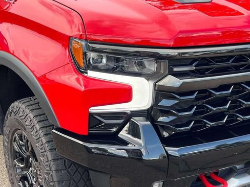 Used 2022 Chevrolet Silverado 1500 ZR2 w/ Technology Package AWD/4WD image 8