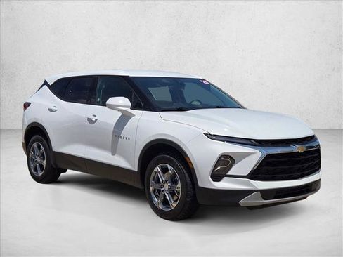 Used 2025 Chevrolet Blazer LT AWD/4WD image 3