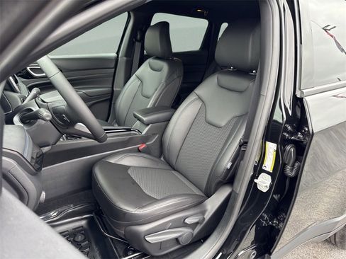 New 2026 Jeep Compass Latitude image 9