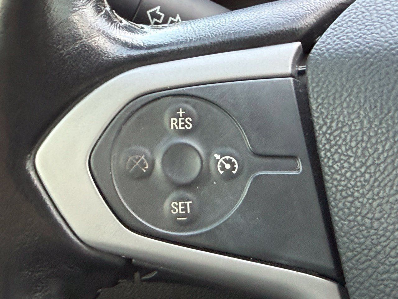 Used 2022 Chevrolet Colorado LT RWD image 15