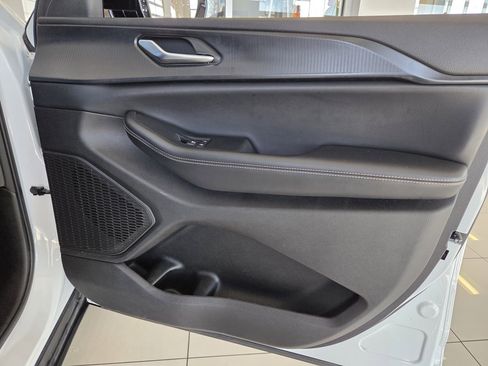 Used 2023 Jeep Grand Cherokee L Laredo image 21