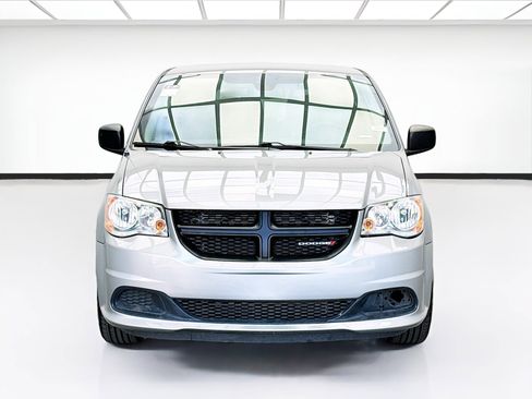 Used 2019 Dodge Grand Caravan SE w/ UConnect Hands-Free Group FWD image 2