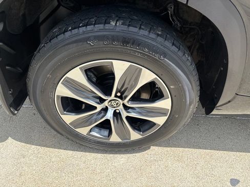 Used 2022 Toyota Highlander XLE FWD image 7