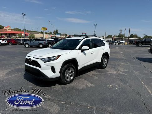 Used 2023 Toyota RAV4 XLE AWD/4WD image 7
