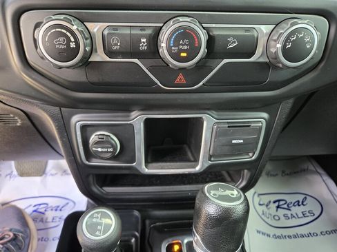 Used 2018 Jeep Wrangler Unlimited Sport AWD/4WD image 19