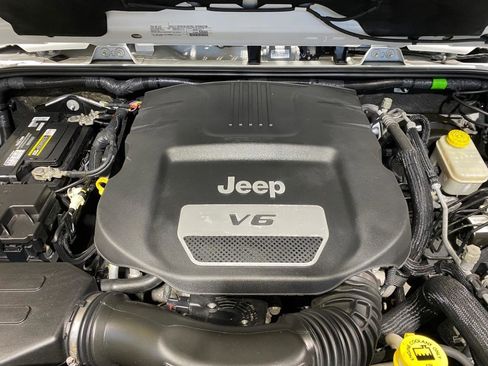 Used 2017 Jeep Wrangler Sahara w/ Connectivity Group image 17