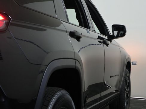 New 2025 Jeep Grand Cherokee L Altitude image 5