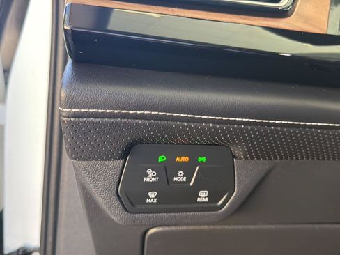 Certified 2024 Volkswagen Atlas SE FWD image 18