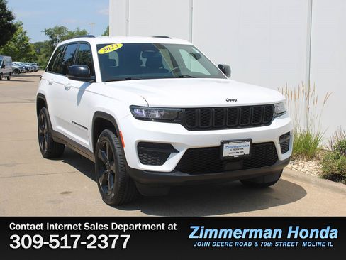 Used 2023 Jeep Grand Cherokee Altitude AWD/4WD image 3
