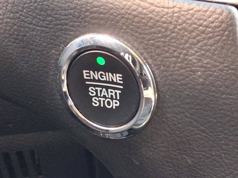 Used 2021 Ford Edge SE image 26