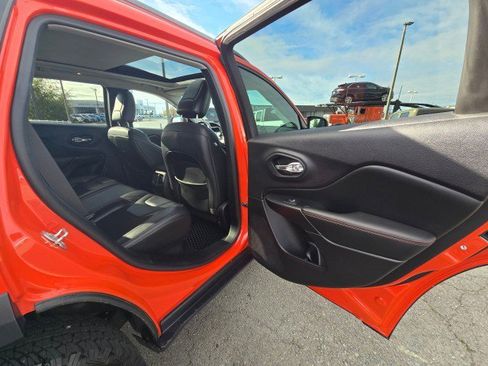 Used 2021 Jeep Cherokee Trailhawk w/ Sun, Sound & Nav Group image 13