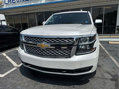 Used 2019 Chevrolet Tahoe LT w/ LT Signature Package RWD image 4