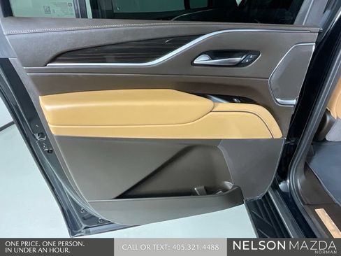 Used 2024 Cadillac Escalade ESV Sport w/ LPO, ONYX Package AWD/4WD image 18