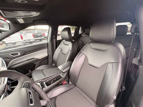 Used 2024 Jeep Compass Latitude AWD/4WD image 22