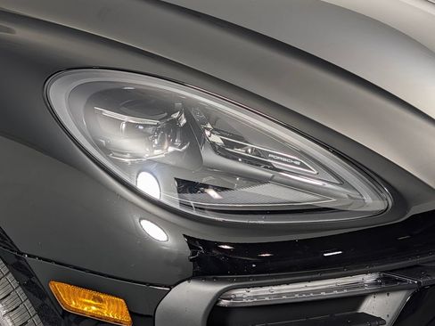 New 2026 Porsche Macan AWD/4WD image 15