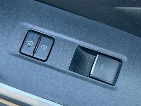 Used 2022 Toyota RAV4 XLE AWD/4WD image 36