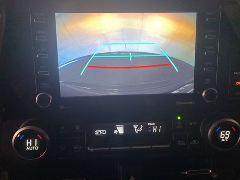 Used 2020 Toyota Highlander L image 20