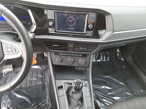 Certified 2024 Volkswagen Jetta Sport image 19