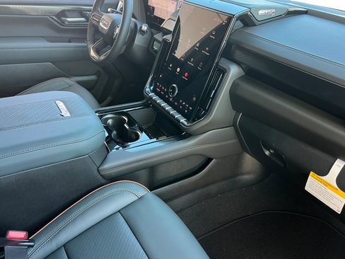 New 2026 GMC Yukon XL AT4 AWD/4WD image 18
