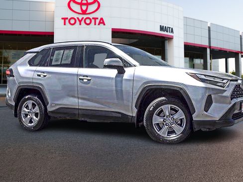 Used 2023 Toyota RAV4 LE AWD/4WD image 4
