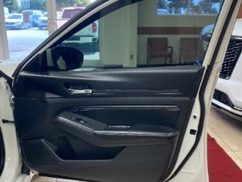 Used 2019 Nissan Altima 2.5 S FWD image 9