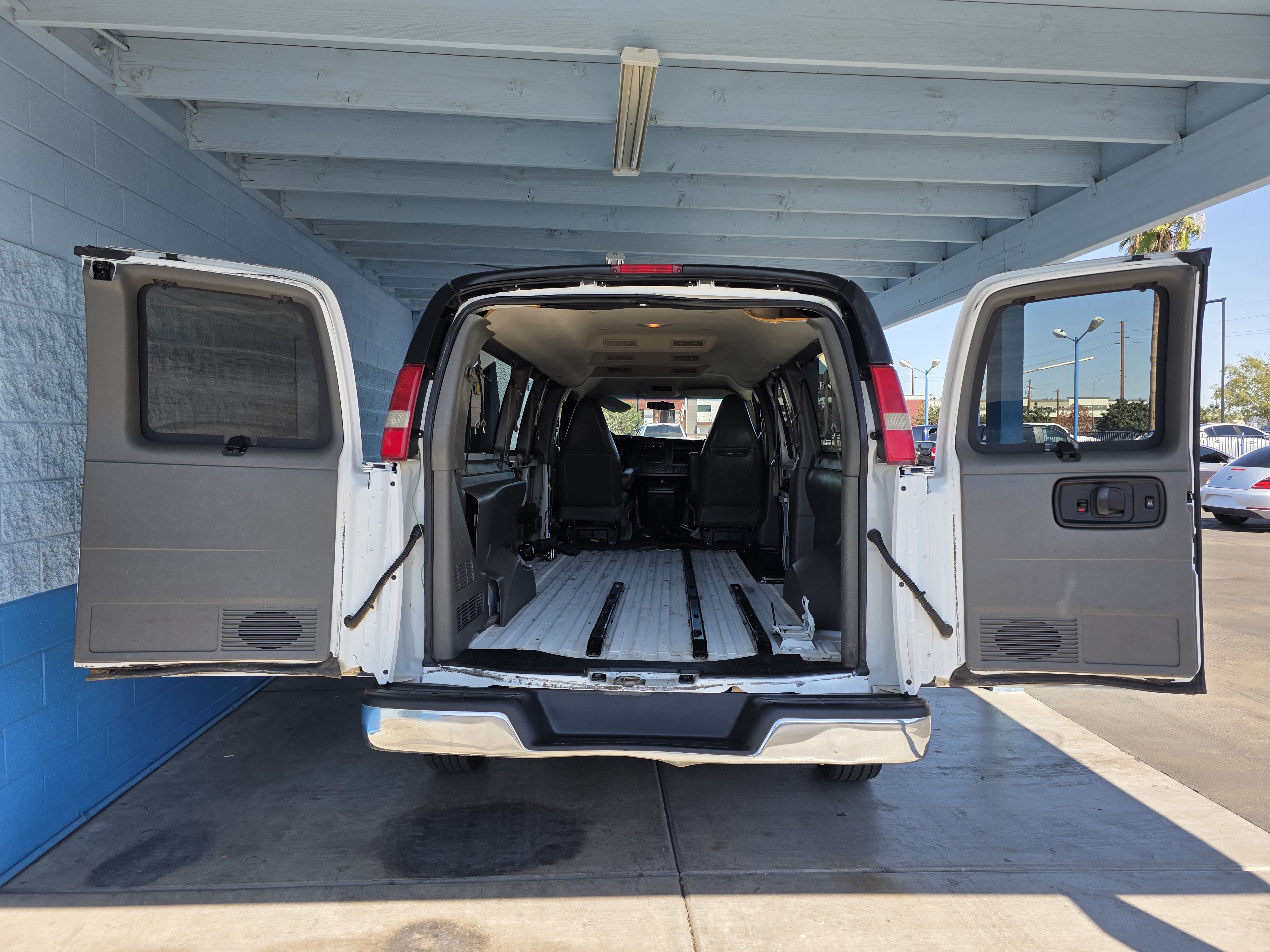 Used 2016 Chevrolet Express 3500 LT w/ LT Preferred Equipment Group RWD image 7