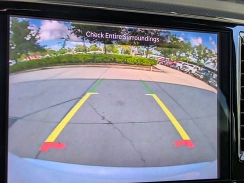 Used 2023 Chrysler Pacifica Touring-L FWD image 24