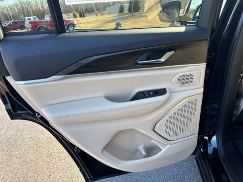 New 2026 Jeep Grand Cherokee Limited w/ Limited Altitude Package AWD/4WD image 15
