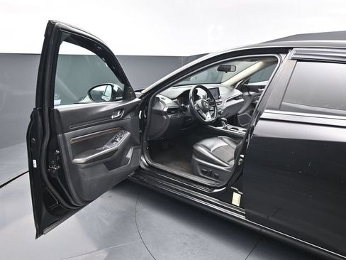 Used 2019 Nissan Altima 2.5 SR w/ SR Premium Package FWD image 8