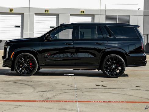 Used 2025 Cadillac Escalade V image 5