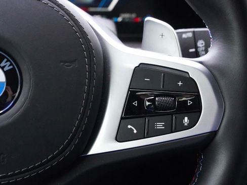 Used 2025 BMW X7 M60i image 23