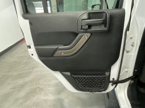 Used 2018 Jeep Wrangler Unlimited Sport AWD/4WD image 35