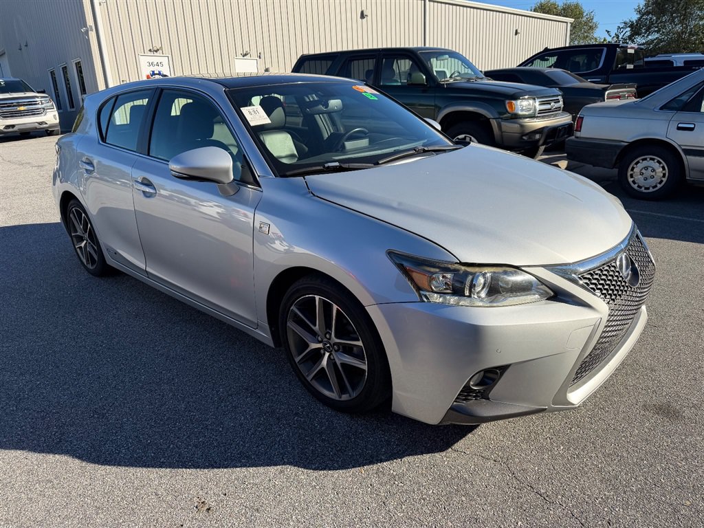 Used 2015 Lexus CT 200h w/ Navigation Package FWD image 4