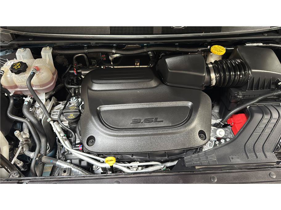 Used 2025 Chrysler Pacifica Select FWD image 44