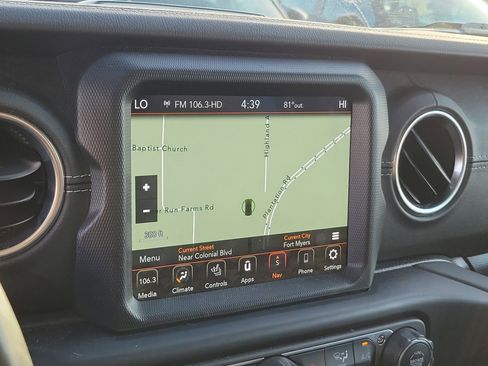 Used 2022 Jeep Wrangler Unlimited Sahara w/ Cold Weather Group image 28