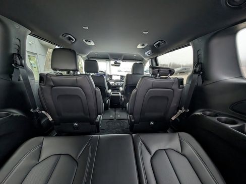 New 2026 Chrysler Voyager LX image 18