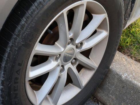 Used 2013 Dodge Grand Caravan SXT w/ UConnect Hands-Free Group image 18