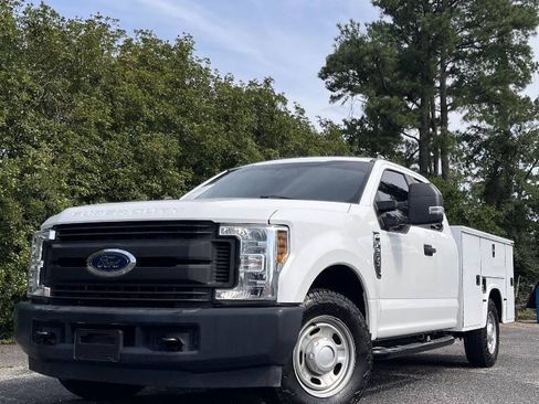 Used 2018 Ford F250 XL w/ Power Equipment Group RWD image 2